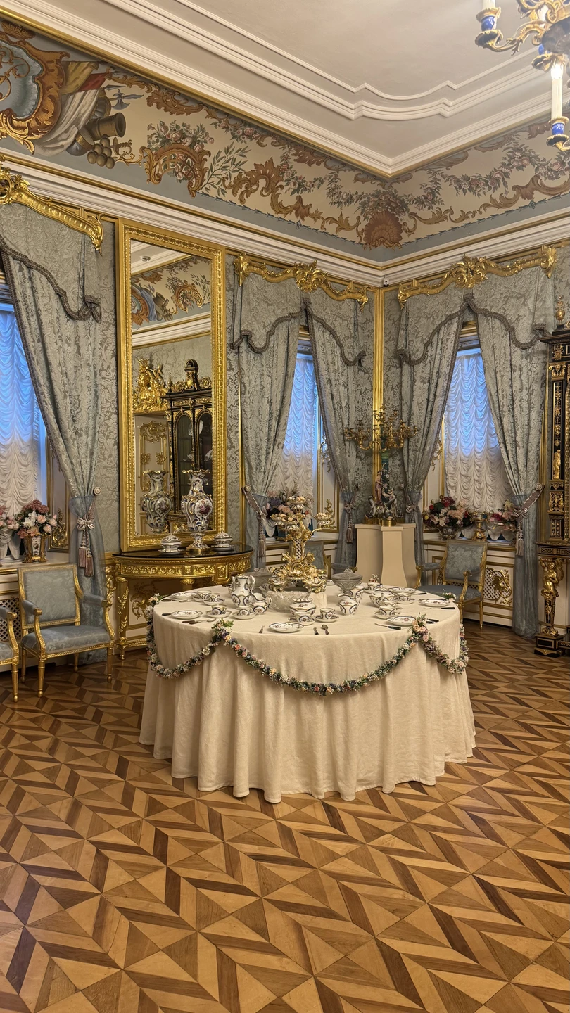 Петергоф: групповая экскурсия в Большой дворец (Евгения)