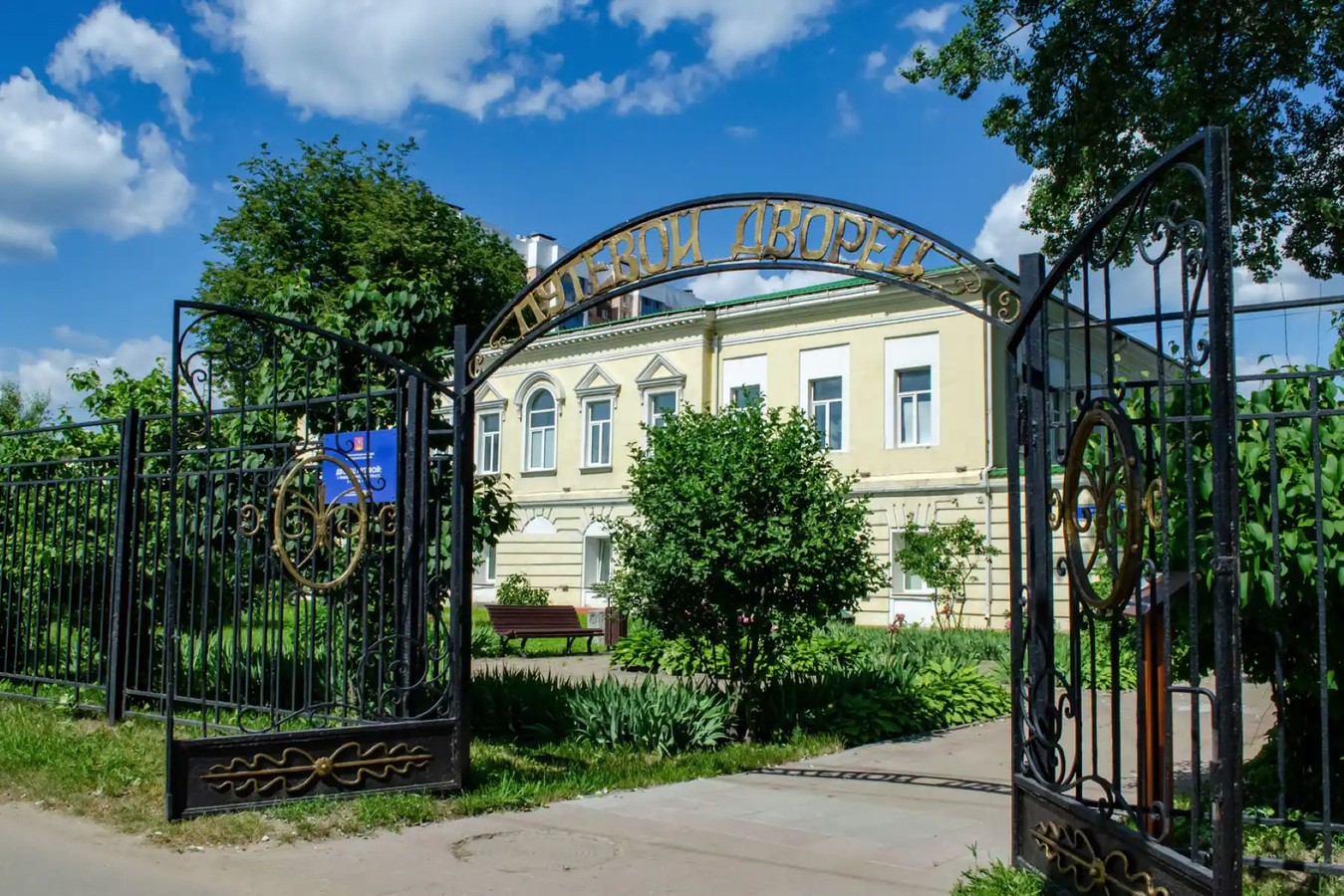 Из Москвы — к берегам озера Сенеж