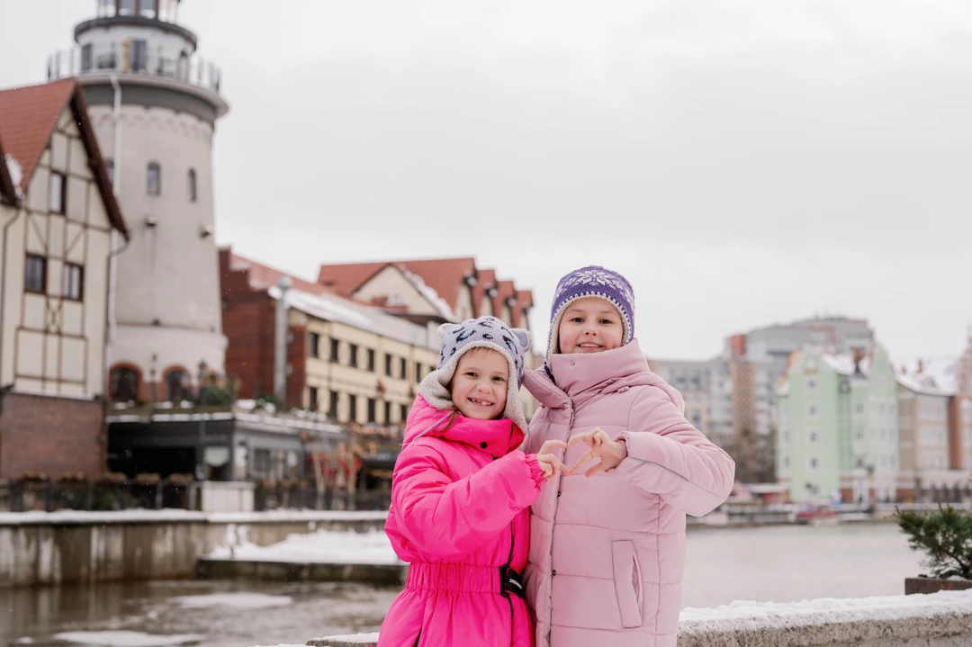 Нам понравилась прогулка с Юлией. Было ненавязчиво, легко и приятно. Юлия помогает с ракурсами, подсказывает. Результат нам всем тоже понравился 👍