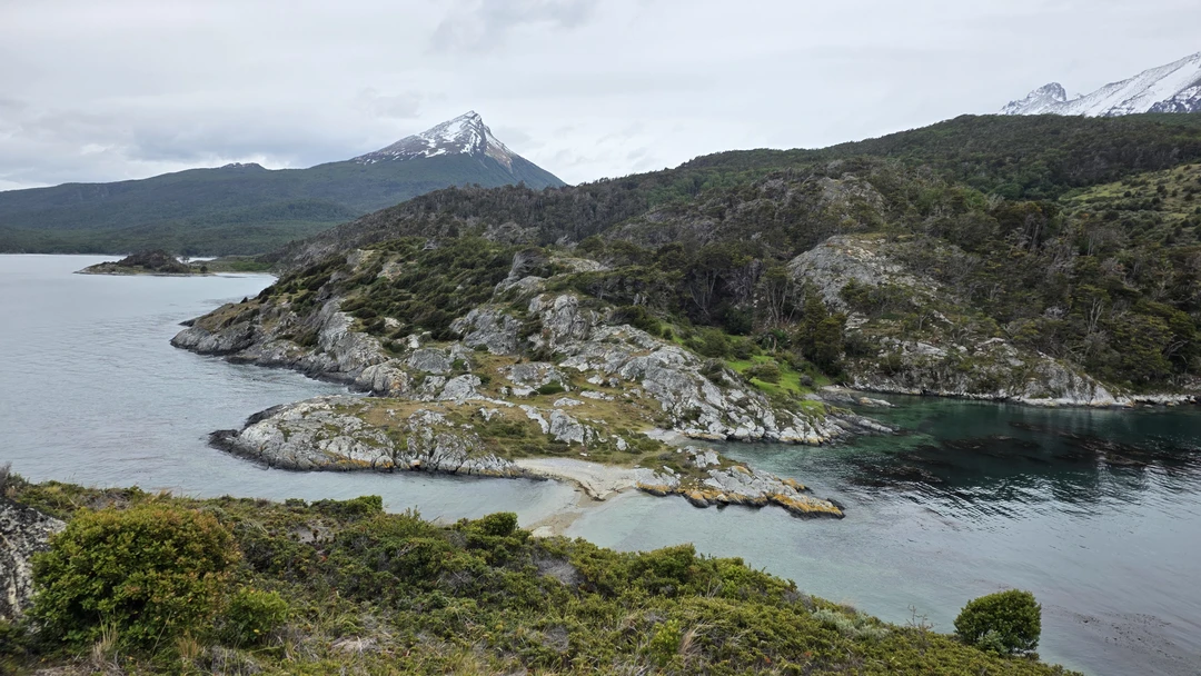 Дмитрий, великолепный ГИД. Экскурсия была просто чудесной. Впечатлений от окружающей природы в тандеме с рассказами Дмитрия