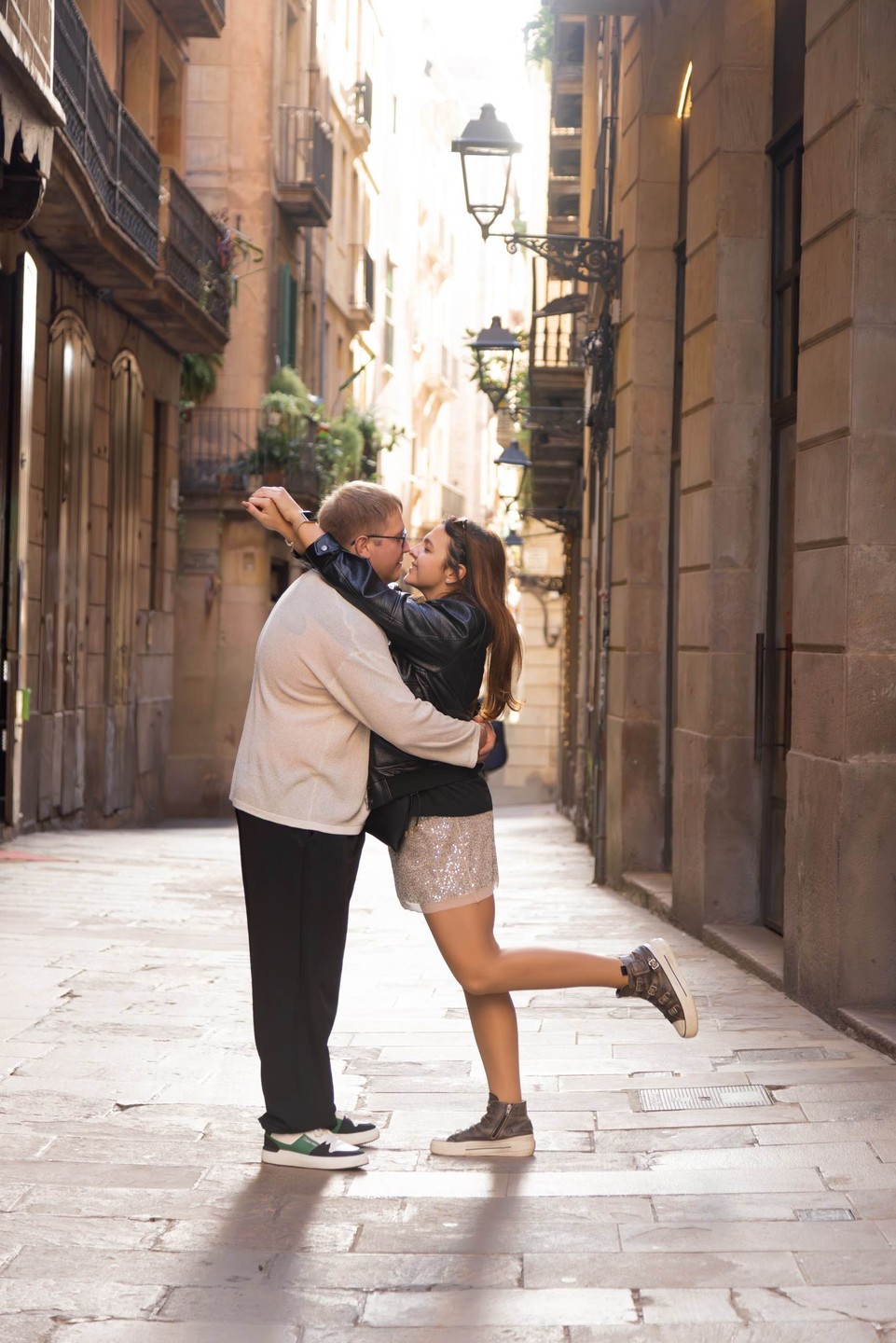 Если хотите красивые фотографии с прогулки по Барселоне, то смело обращайтесь. Очень приятная девушка, подсказала куда