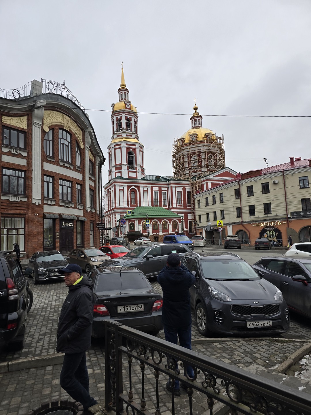 Очень, очень приятный молодой мужчина