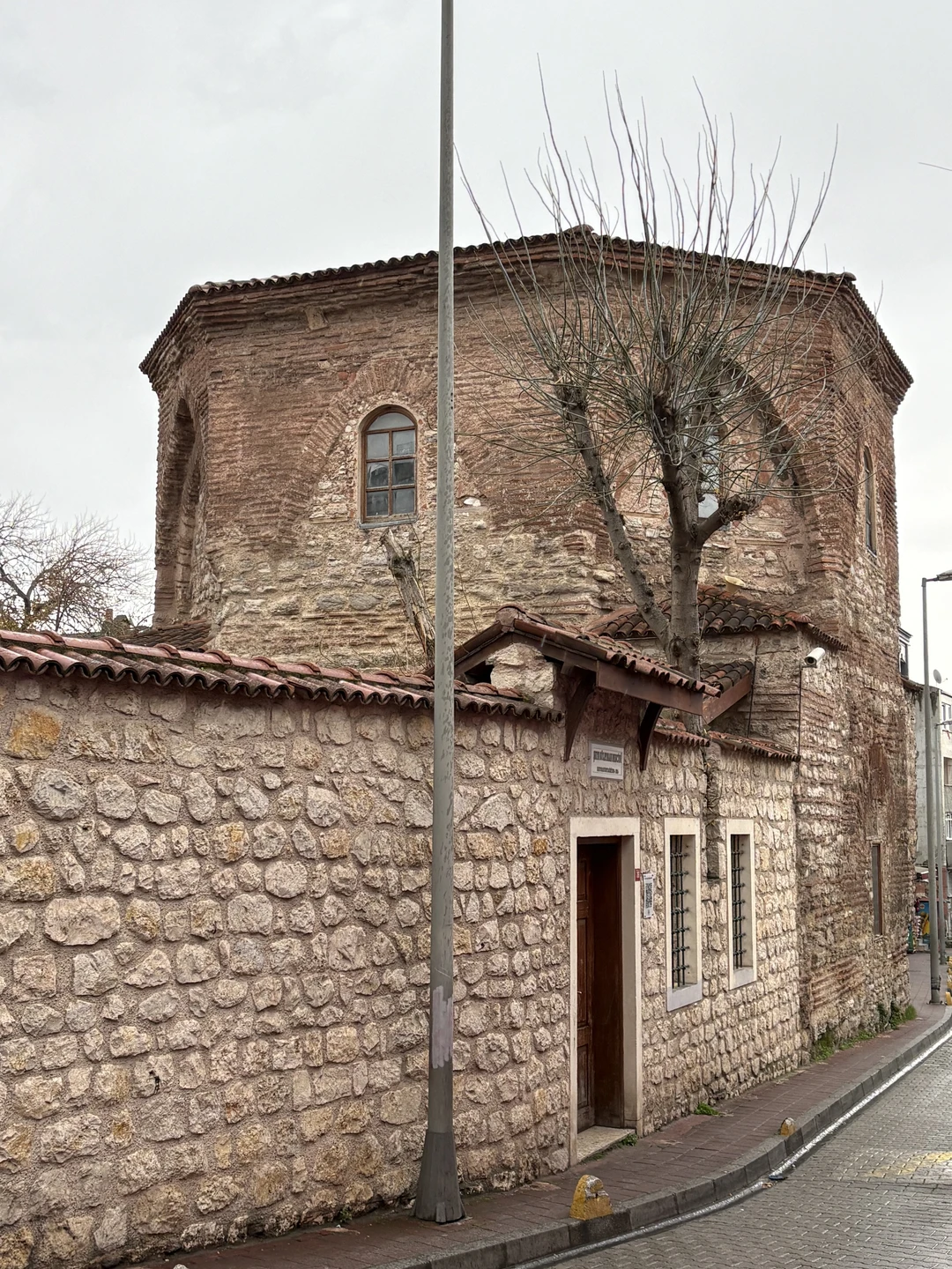 Замечательный экскурсовод Лина провела по улочкам не туристического Стамбула. Интересный рассказ и локации!