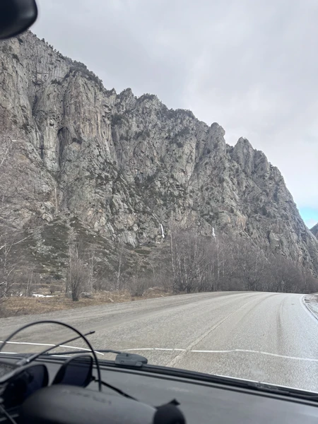 Хочу сказать большое спасибо Владимиру за потрясающую поездку на Эльбрус! 🫶 Мы посетили столько крутых локаций: