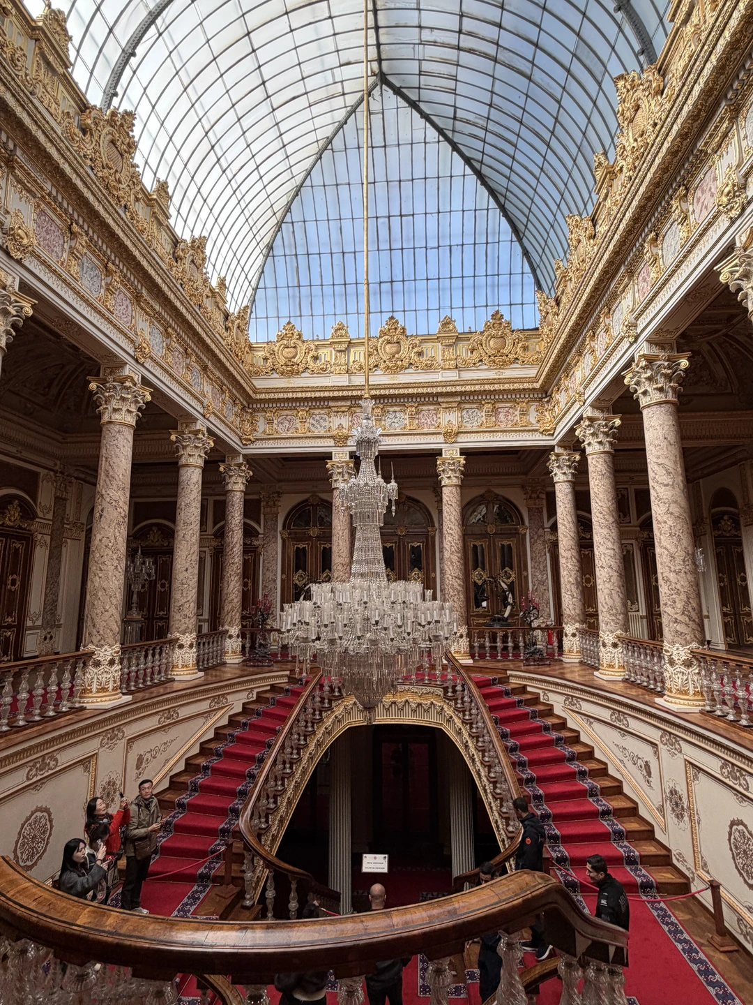 Мы остались под приятным впечатлением от этих чудесных трех дней в Стамбуле! Мустафа помог с организацией