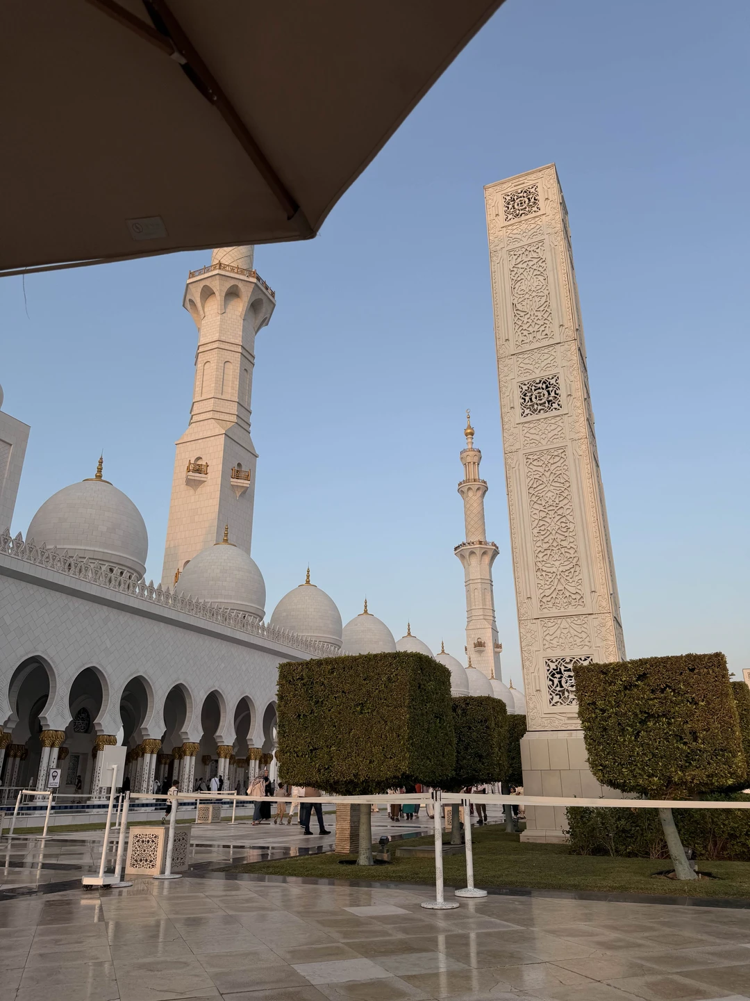 Отдыхали с женой и ребенком 1,5 года. Все очень комфортно и удобно продуманно. Все в восторге