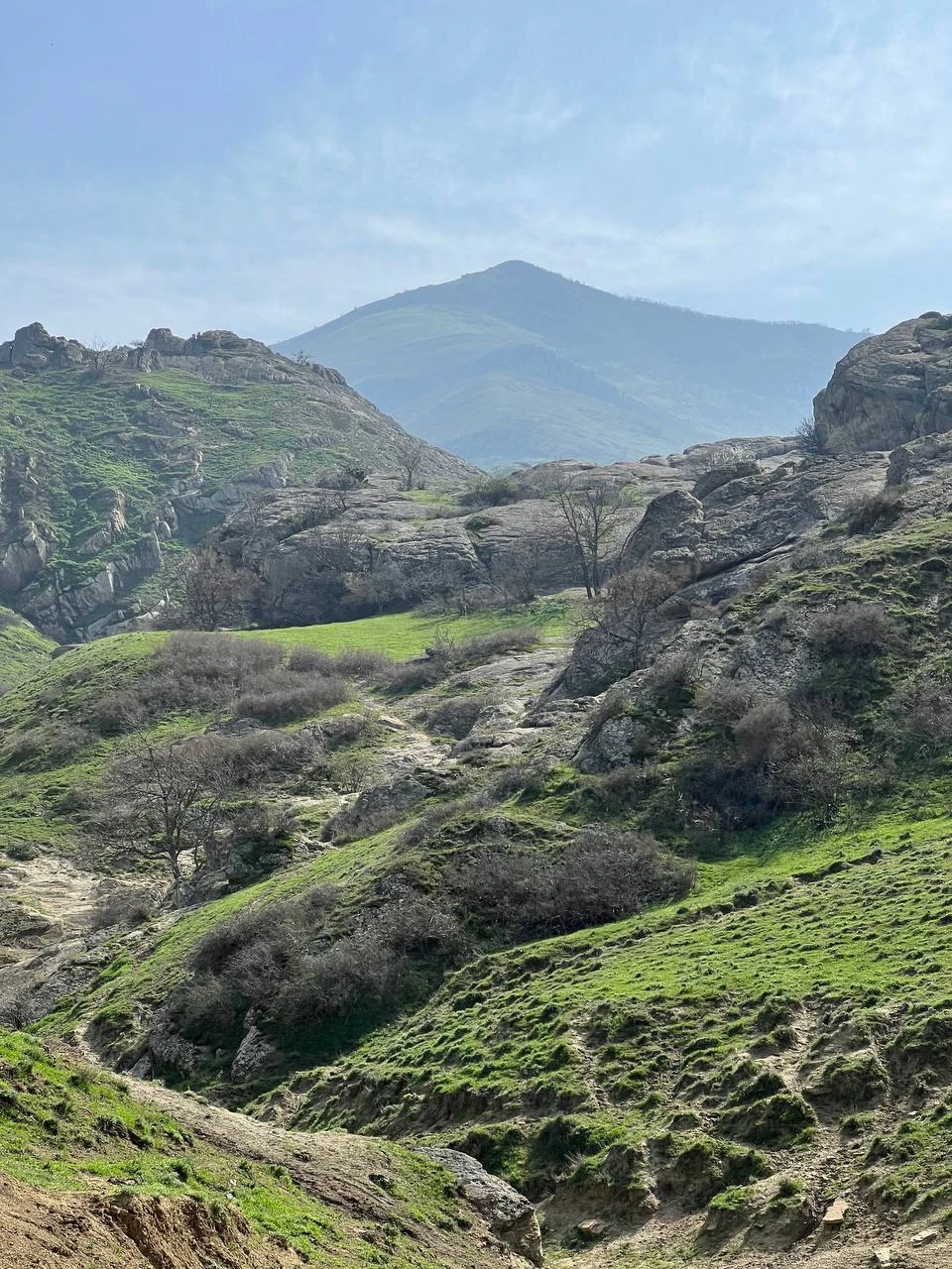 И бархан, и ущелье - это просто какой-то невероятный восторг! Очень красивые места, которые на самом