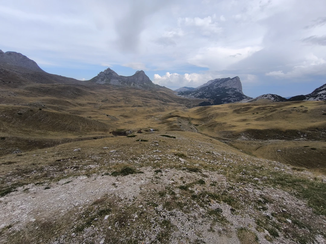 Были с мамой на обзорной экскурсии по Черногории на целый день. Евгений нас встретил около дома