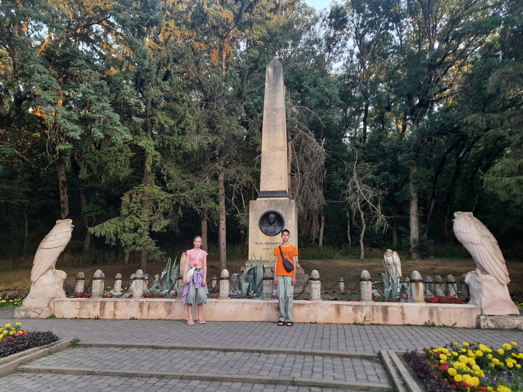 Экскурсия очень понравилась! Гид Елизавета была просто великолепна: она увлекательно и доступно расказывала о Петегорске и