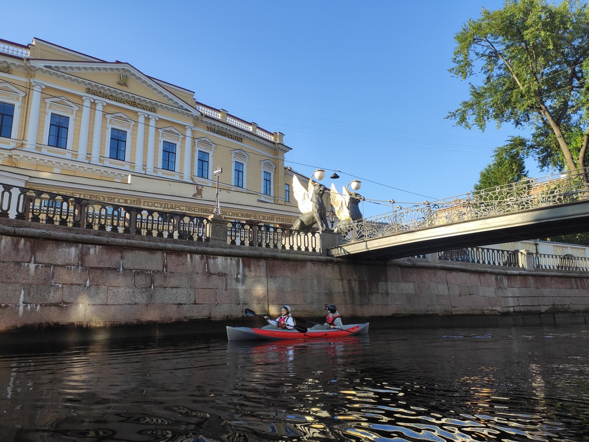 Фото Рассвет в центре Петербурга на байдарке