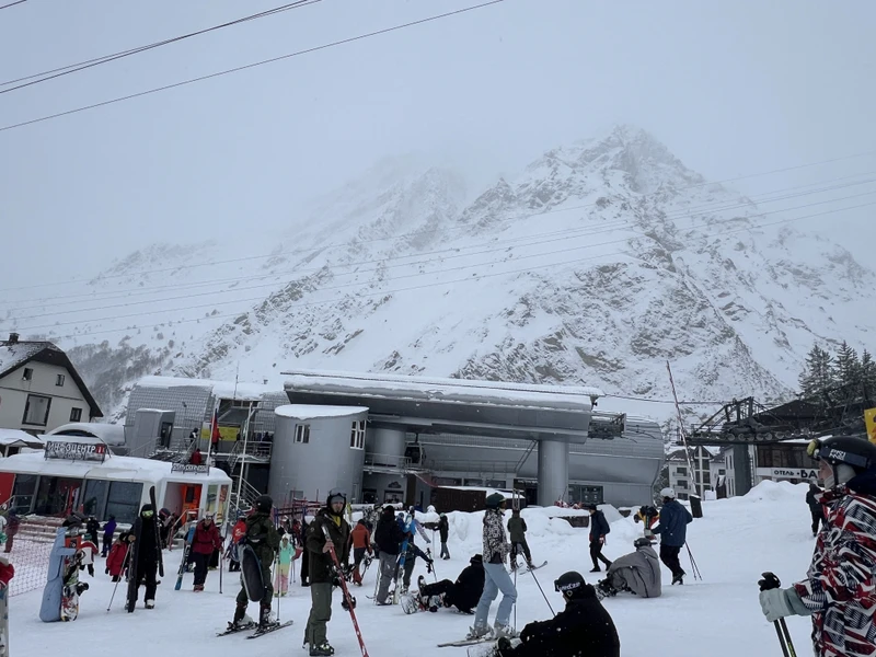 хочу выразить благодарность замечательному гиду Сергею! коммуникабельный, отлично ведет рассказ, очень интересно и нескучно слушать, хорошо