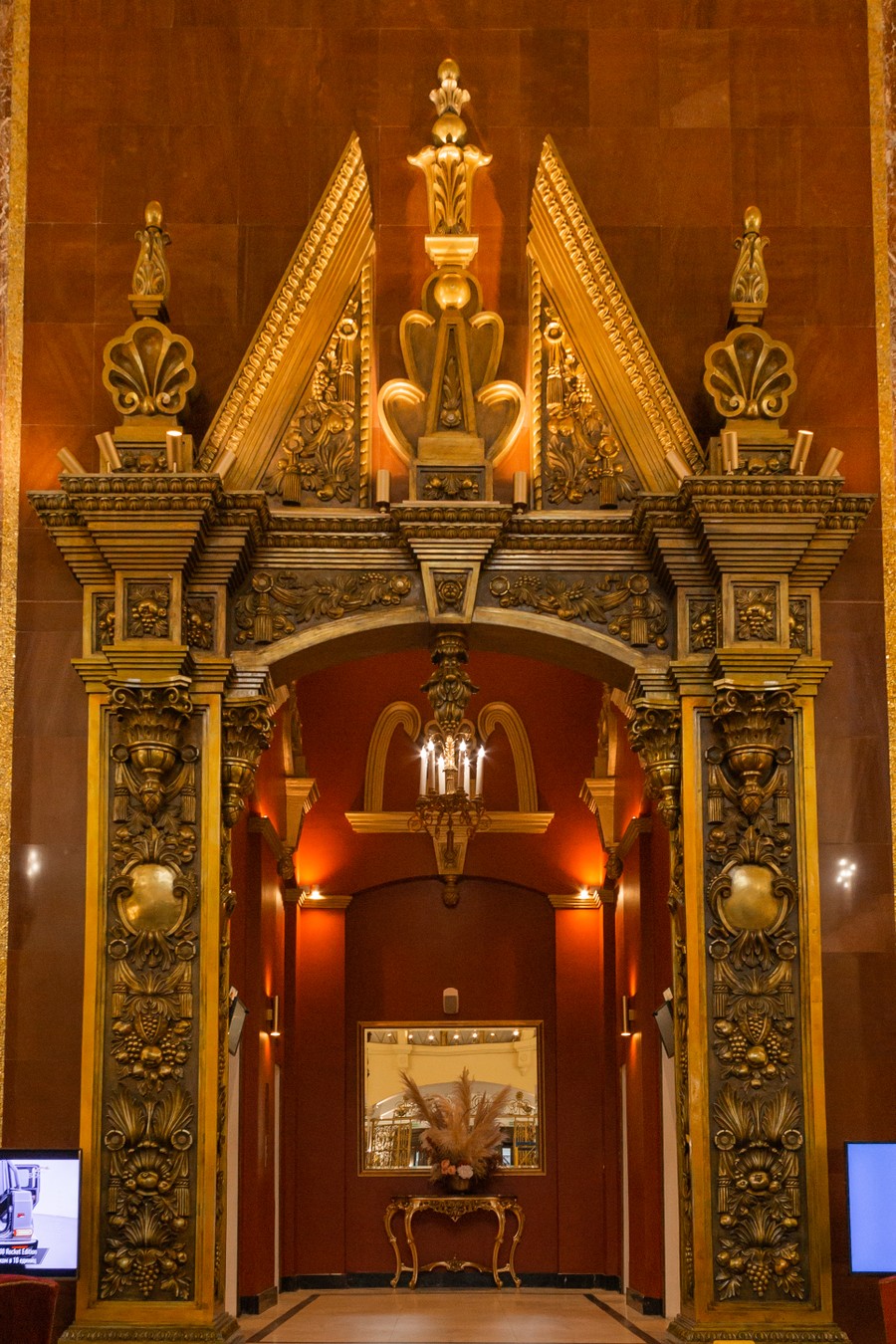 Спектакль-экскурсия «Заблудшие в Hilton Ленинградская» (8/11)