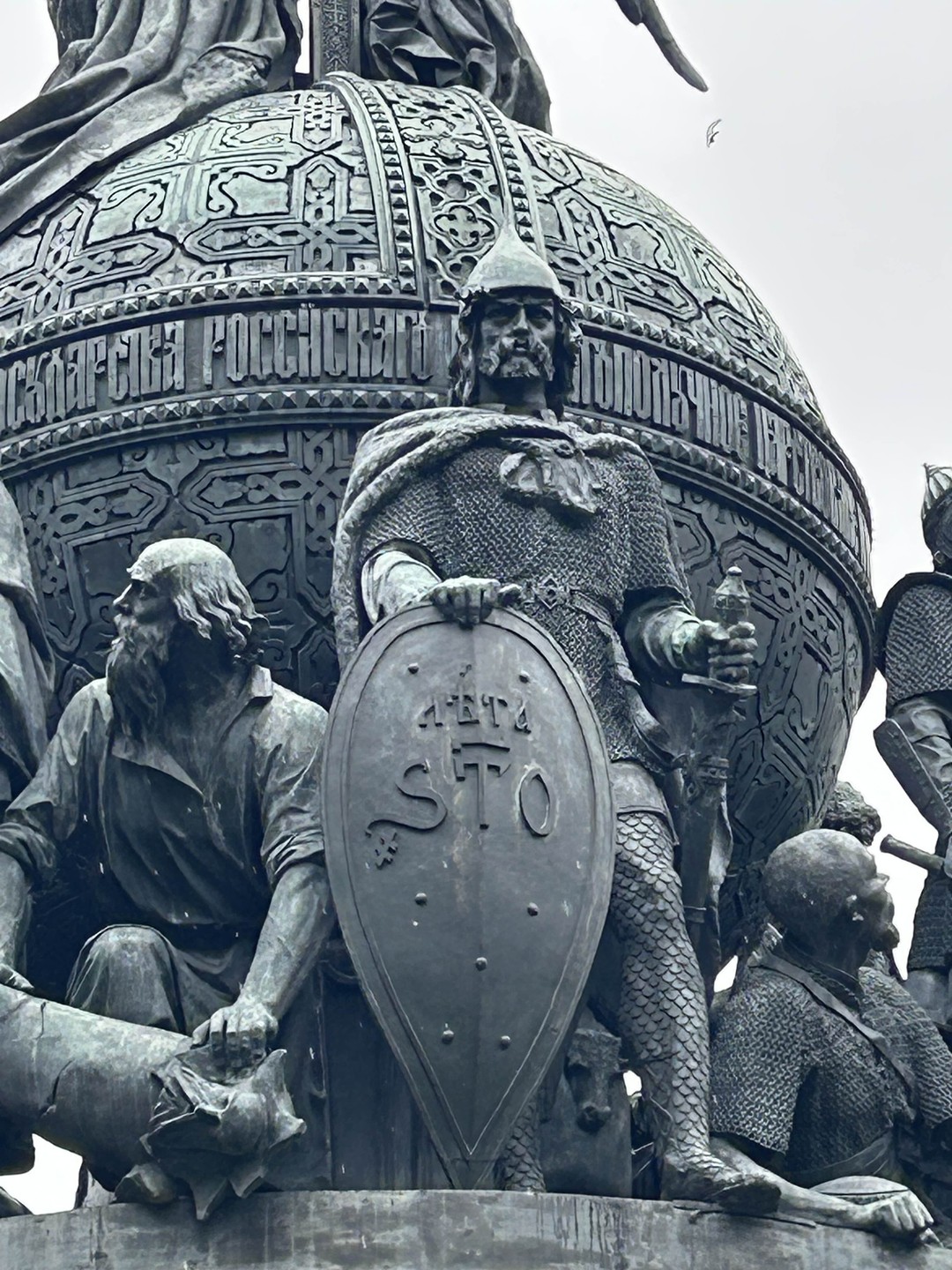 Прекрасная экскурсия, затрагивает знаковые места Великого Новгорода и его историю. Константин настоящий профессионал, уровень знаний и