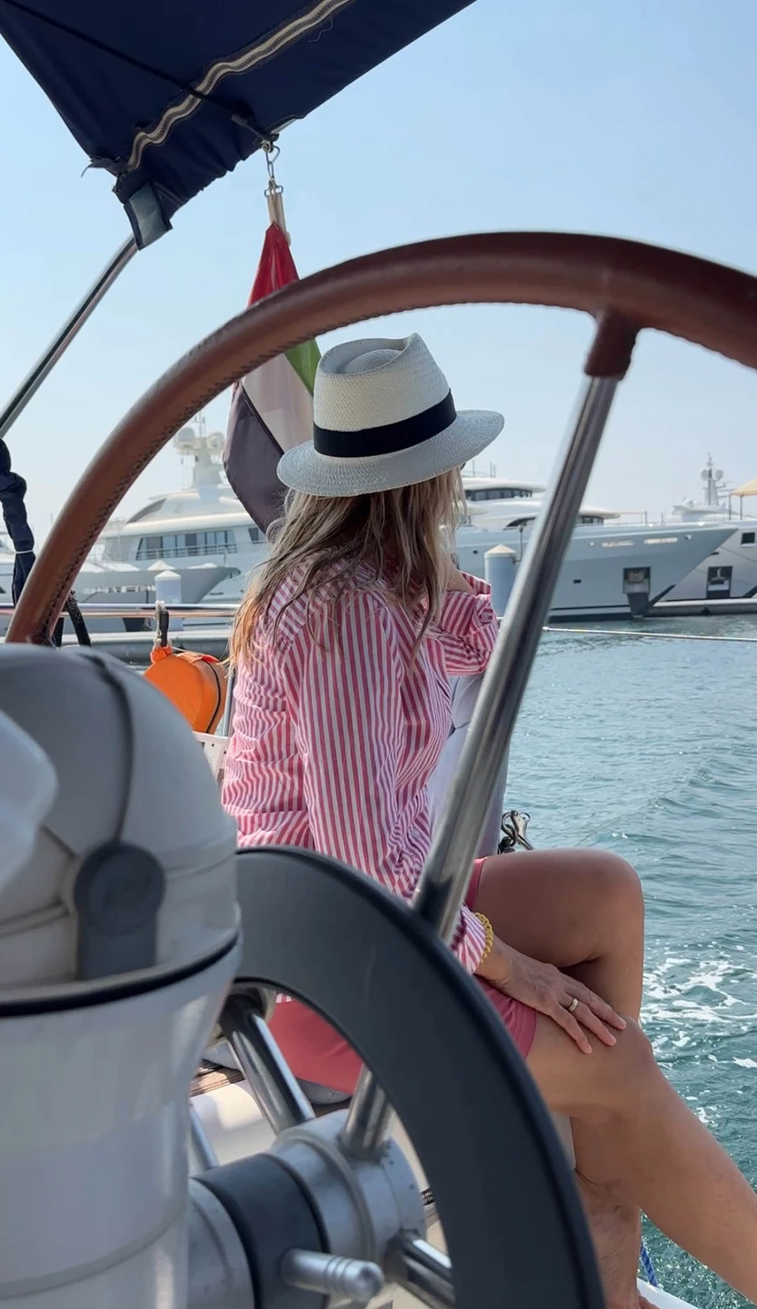 Групповая прогулка на парусной яхте с видами на Дубай (Виктория)