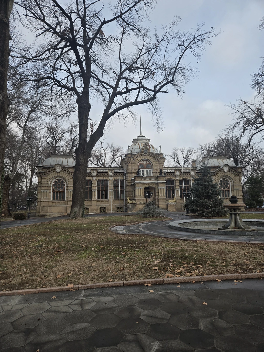 Отличная экскурсия с активным гидом! У нас был гид Шерзод Саттаров, очень энергичный с четкой речью