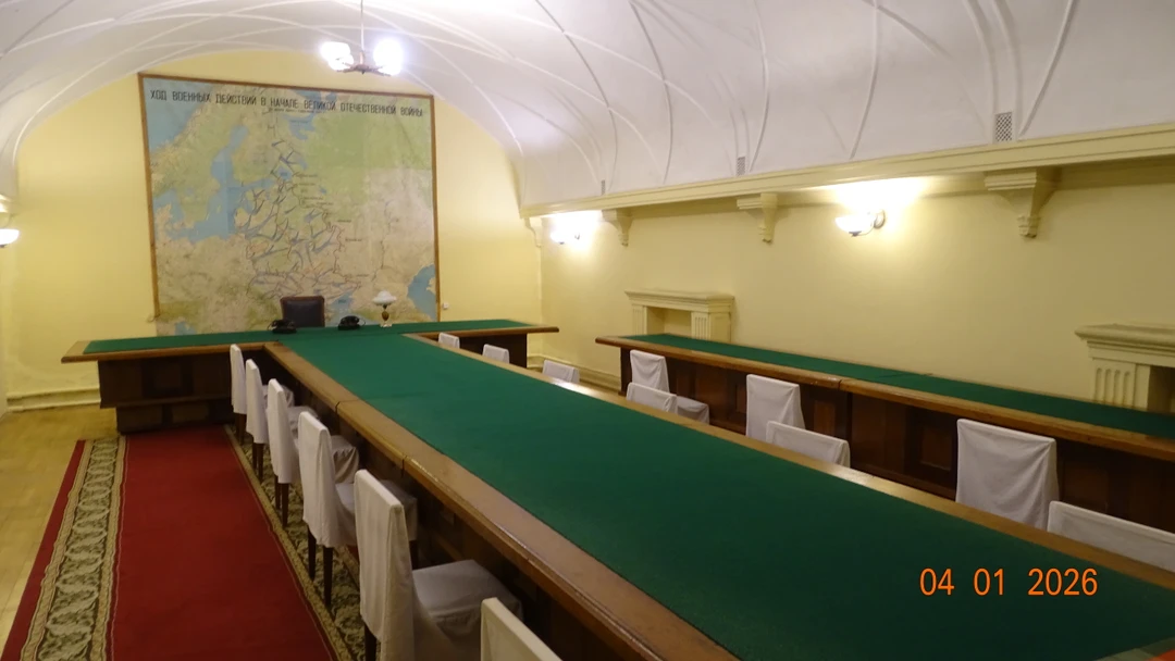 Экскурсия, то что называется «мастси». Не только посещение «Бункера Сталина», но и подробная экскурсия по местам