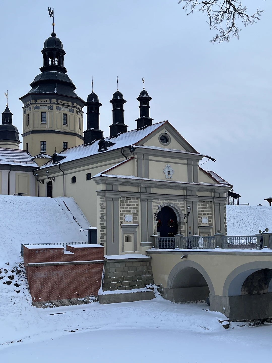 Прекрасно организованная экскурсия, гид очень замечательный, профессионал своего дела, скучать не дал. Узнали много нового и