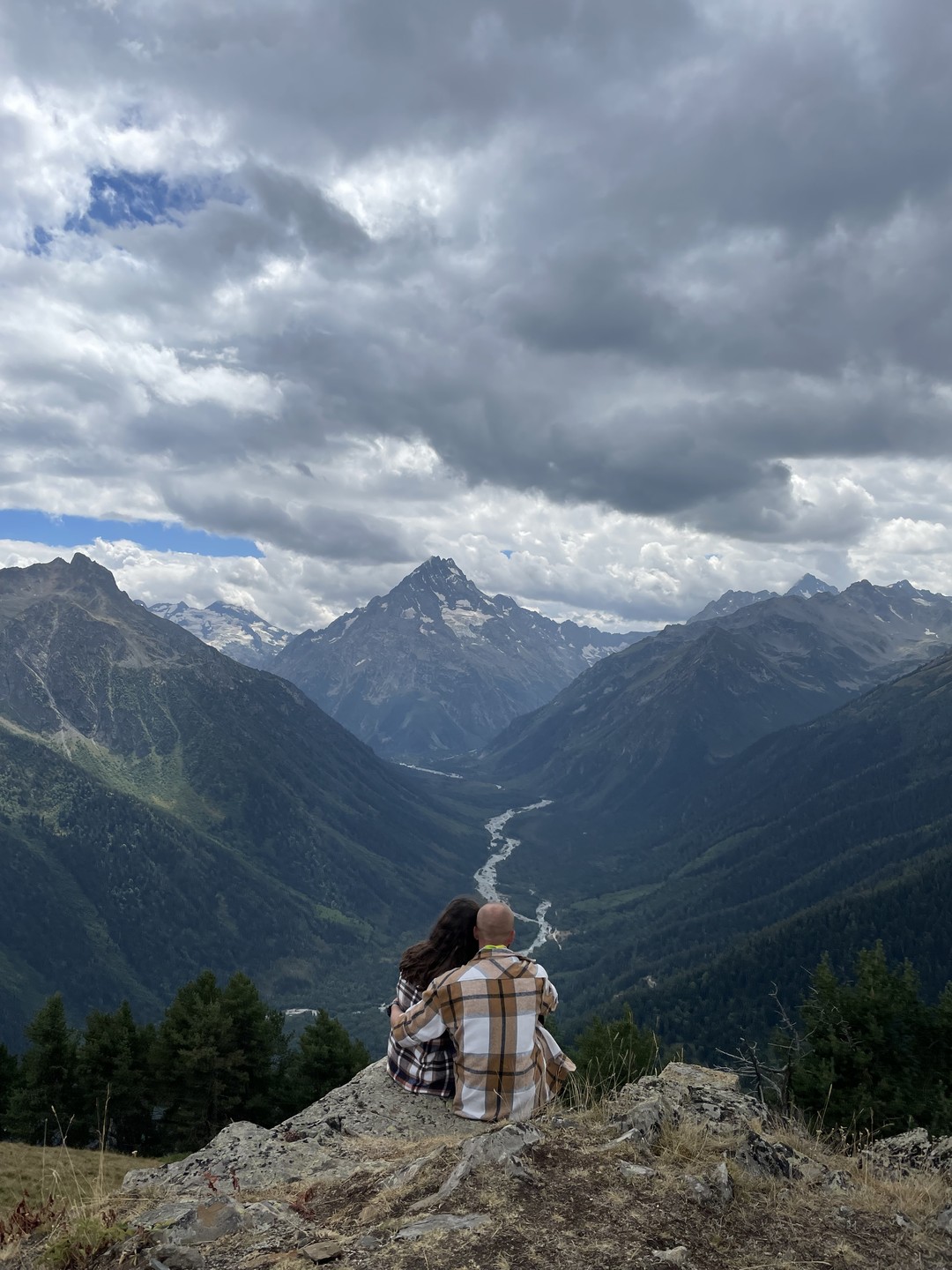 Первый наш с мужем опыт путешествия в горы, да еще и с палатками! Все организовано хорошо: