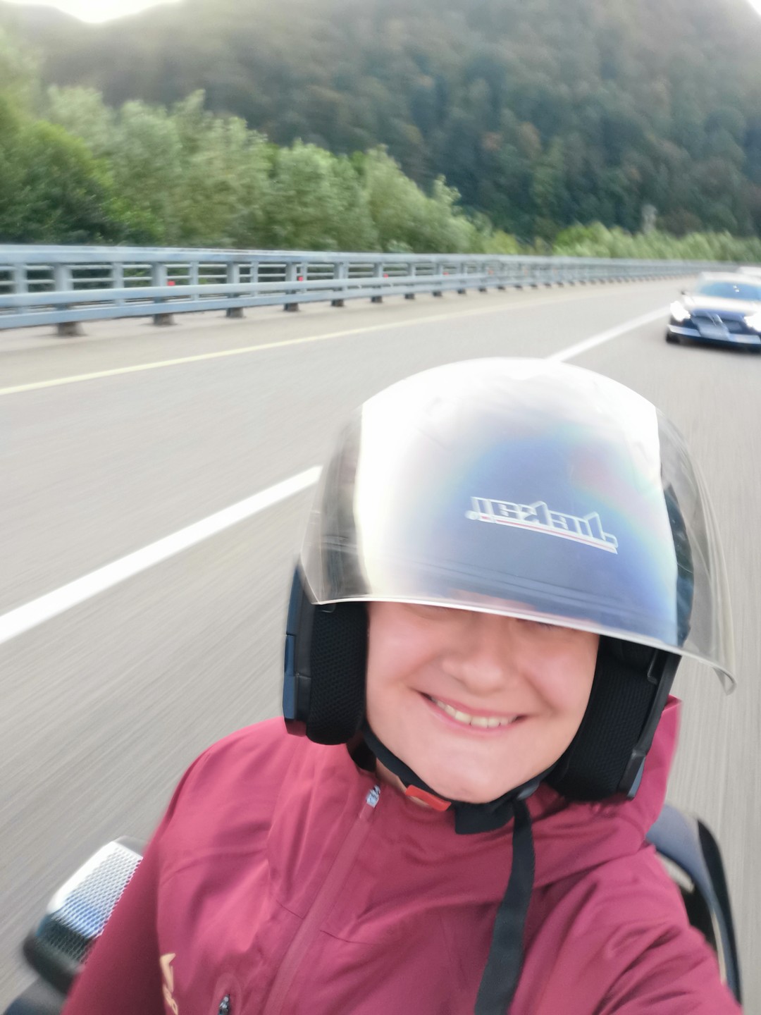 Впервые в жизни села на мотик, первые 5 минут думала кирпичный завод построю. 😆 Но дальше