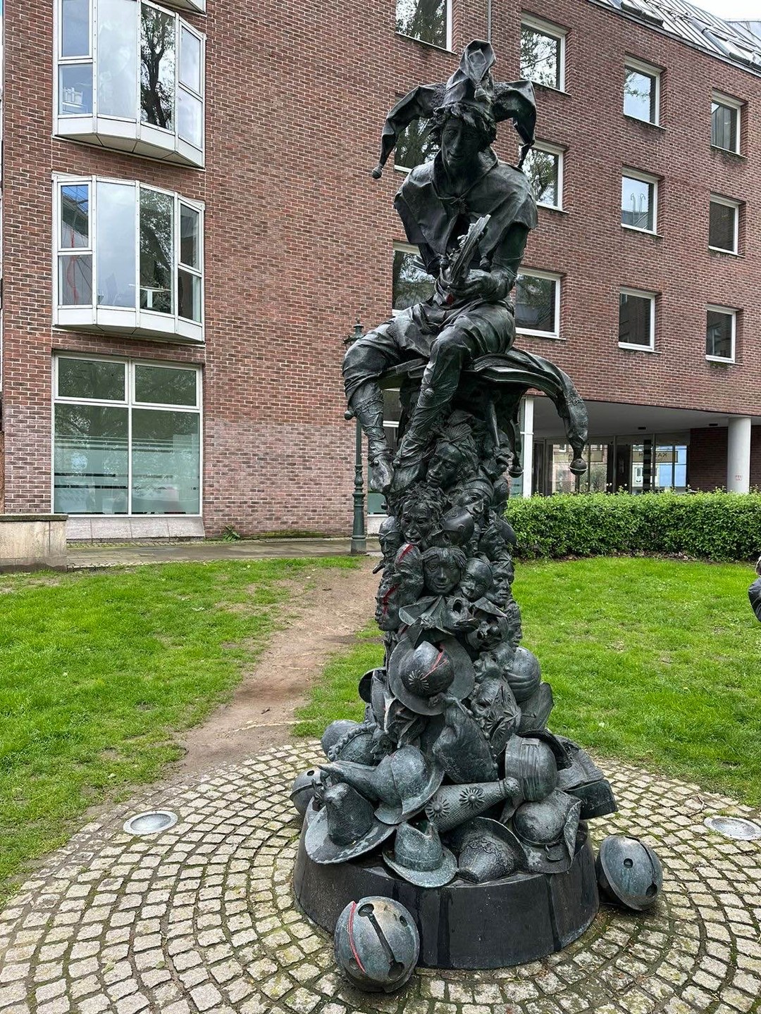 Экскурсия замечательная, очень интересная и содержательная. Узнаешь много интересных фактов и можно сделать много памятных фотографий