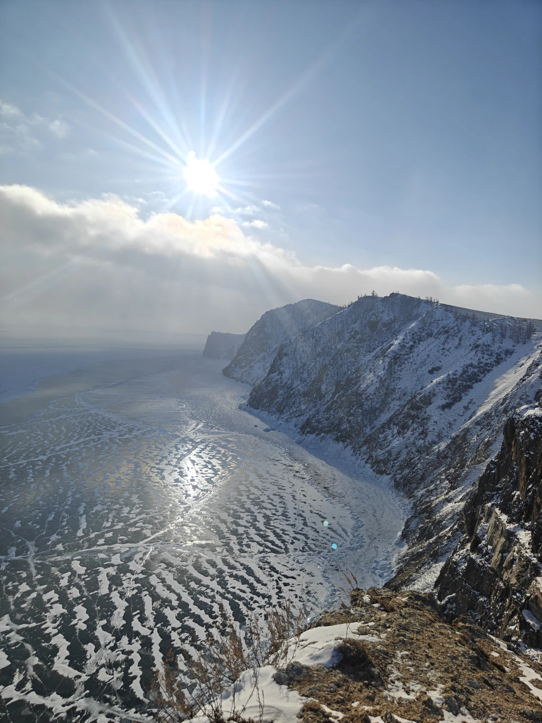 Василий, Елена и Алексей, наимощьнейщим СПАСИБО, за сегодняшнюю экскурсию 20.01.2026 года на Север о. Ольхон Благодарит