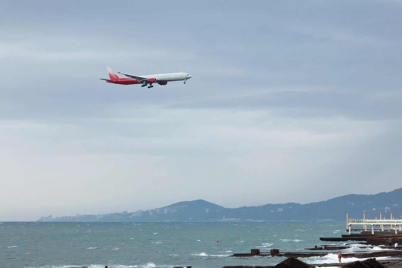 Трансфер из аэропорта Сочи на любой курорт — со ски-пассами (по желанию)