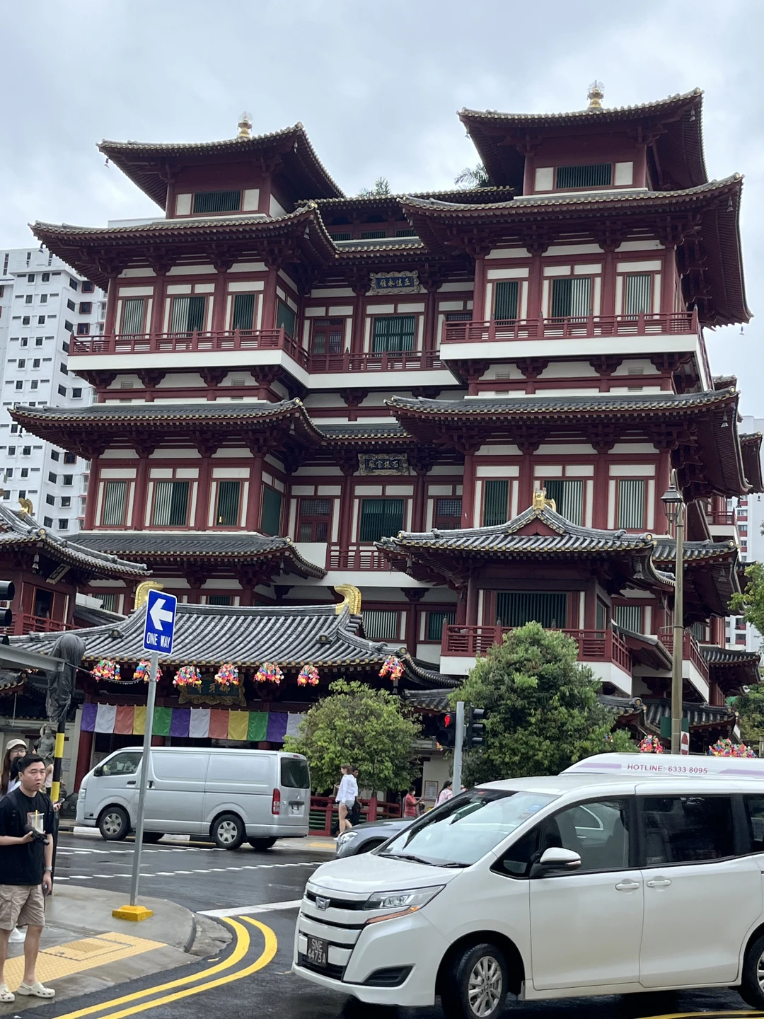 Ирочка, очень позитивный, веселый человек! Очень понравился ее рассказ про Сингапур. Ответила на все наши вопросы. Всем рекомендую!