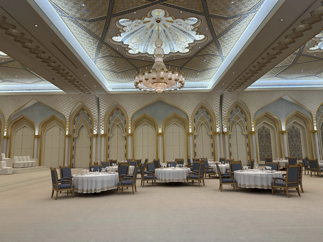 Рекомендую экскурсию. Все вовремя, четко, никаких лишних локаций. Только самое необходимое. Азиз приятный молодой человек, отлично