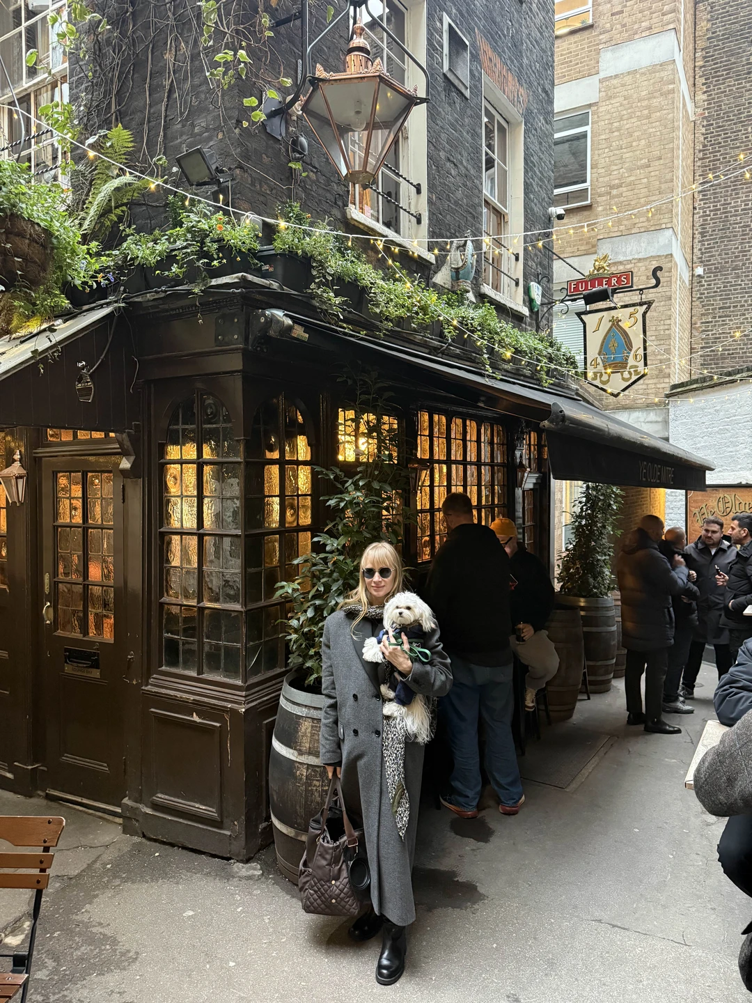 Хотим поделиться впечатлениями о нашей экскурсии по пабам. В первую очередь хочется отметить Влада воспитанный, начитанный