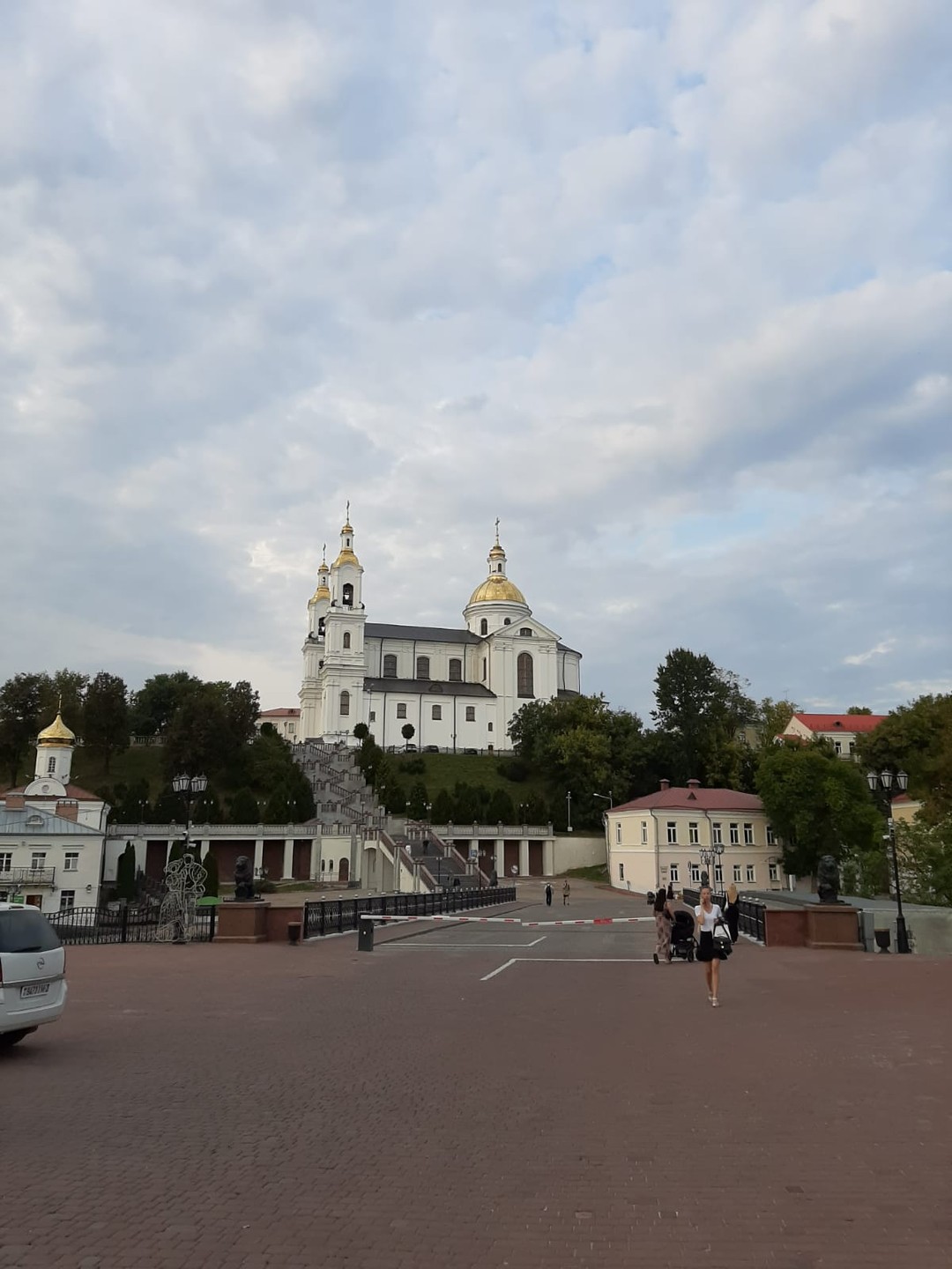 Инна- замечательный гид! Встреча в удобном месте,стыковка по времени - были на связи. Маршрут построен замечательно,Инна