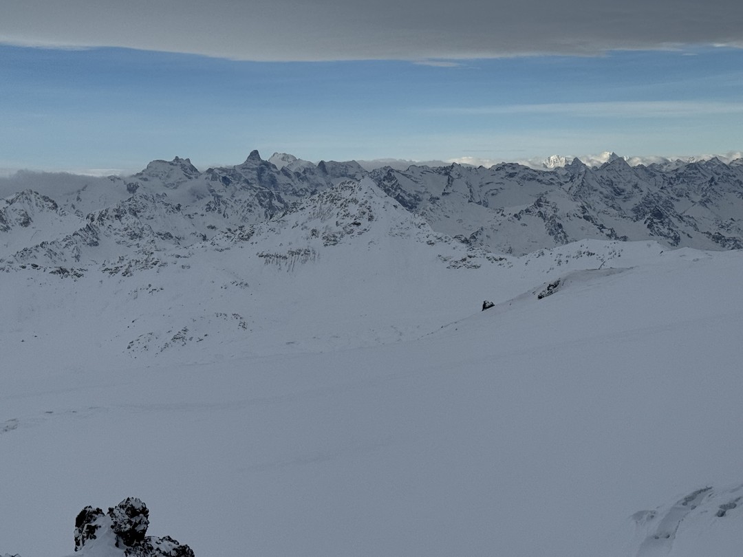 Отличная экскурсия! Гид Владимир очень интересно рассказывает не только о географических особенностях посещаемых локаций, но и