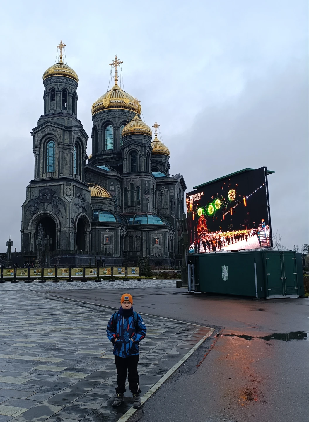 Прекрасная, познавательная экскурсия. Потрясающее место, современное. Рекомендую для посещения с детьми. Много интерактива, фотозон, интересно современным