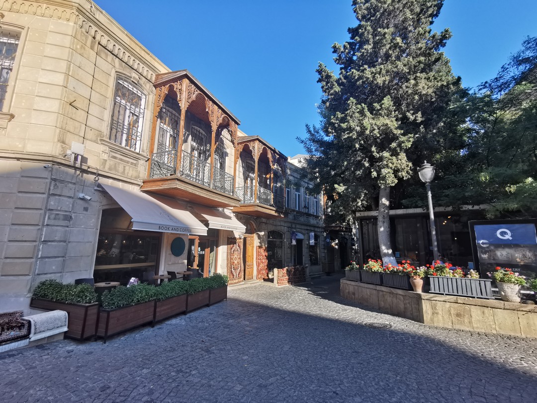 По каменным улочкам Старого города (Дарья)