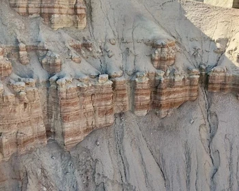 Горы Актау и 700-летняя ива