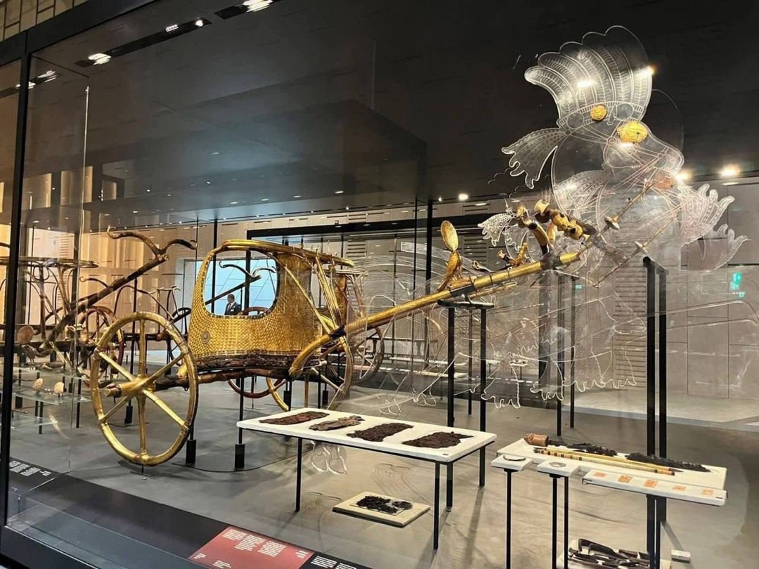 Хочу поблагодарить Махмуда за организацию нашей замечательной экскурсии. Он профессионально провёл нас по музею и пирамидам