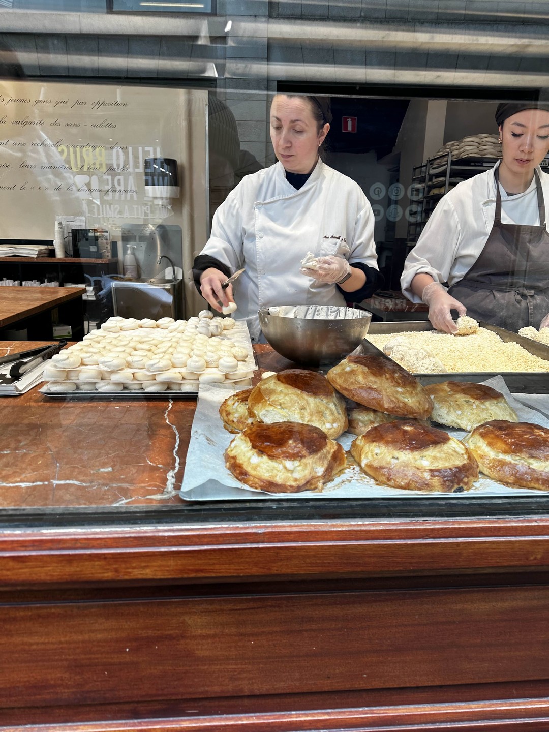 Великолепная экскурсия, совместившая гастрономические факты о городе, подкреплённые несколькими дегустациями, с исторической информацией. Полина - великолепный