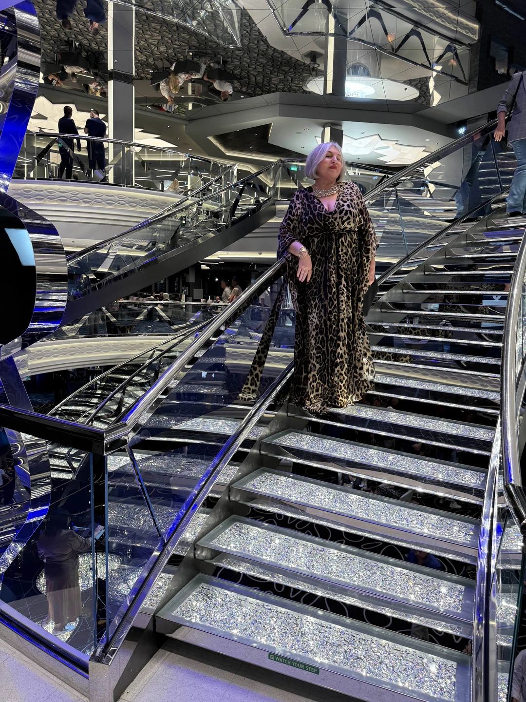 У нас была экскурсовод Зуля))нам она очень понравилась)буду рекомендовать друзьям ее))