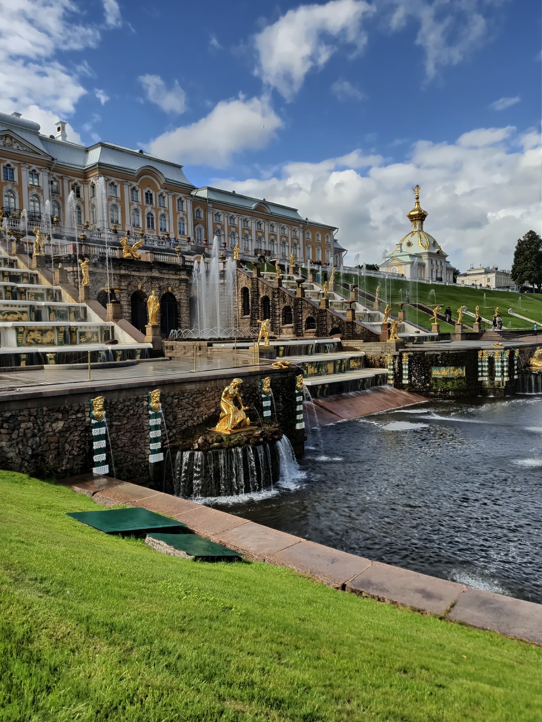 Очень интересная и душевная экскурсия. Светлана - милейшая и очаровательная женщина, прекрасный рассказчик и знающий экскурсовод!