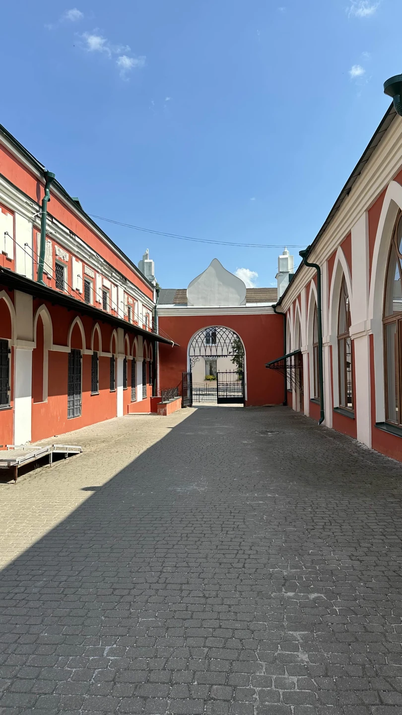 Очень любопытная экскурсия, было интересно! Эдуарду всего самого наилучшего, процветания и удачи в поисках новых артефактов в его любимом деле!