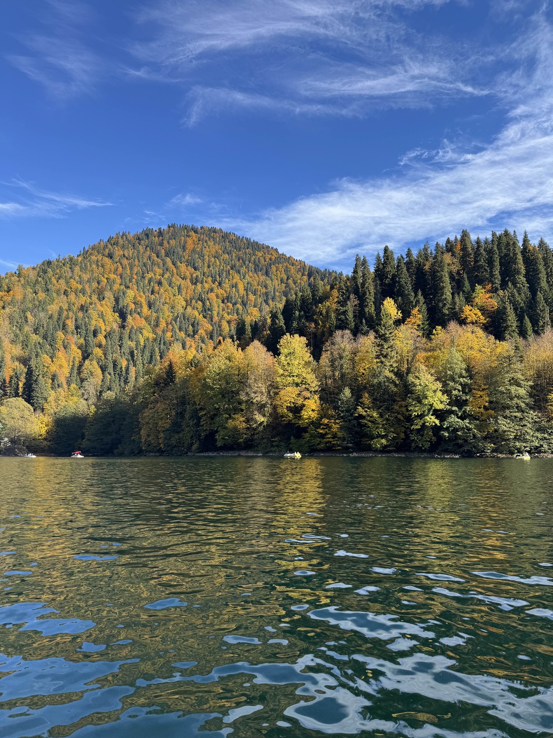 Сергей просто прекрасный человек!! Все было круто, показал нам замечательные места и рассказал историю Абхазии. Познакомил