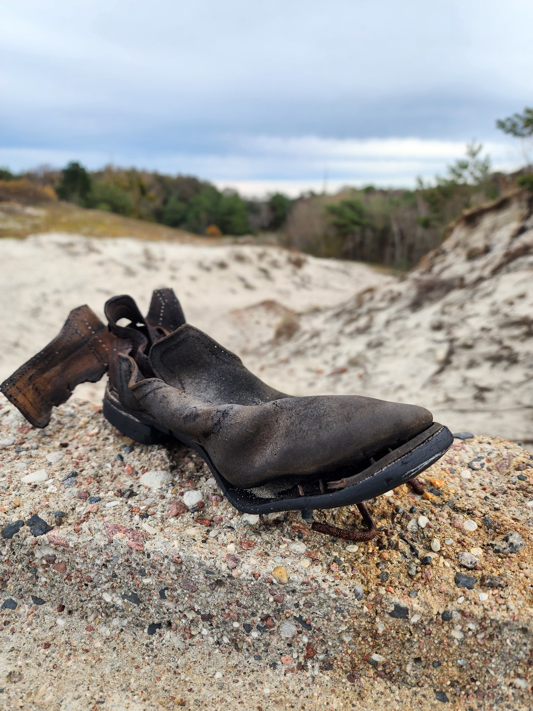 Спасибо гиду Андрею за тур. Экскурсия получилась отличная за одно пособирали янтарь на берегу, увёз как сувенир