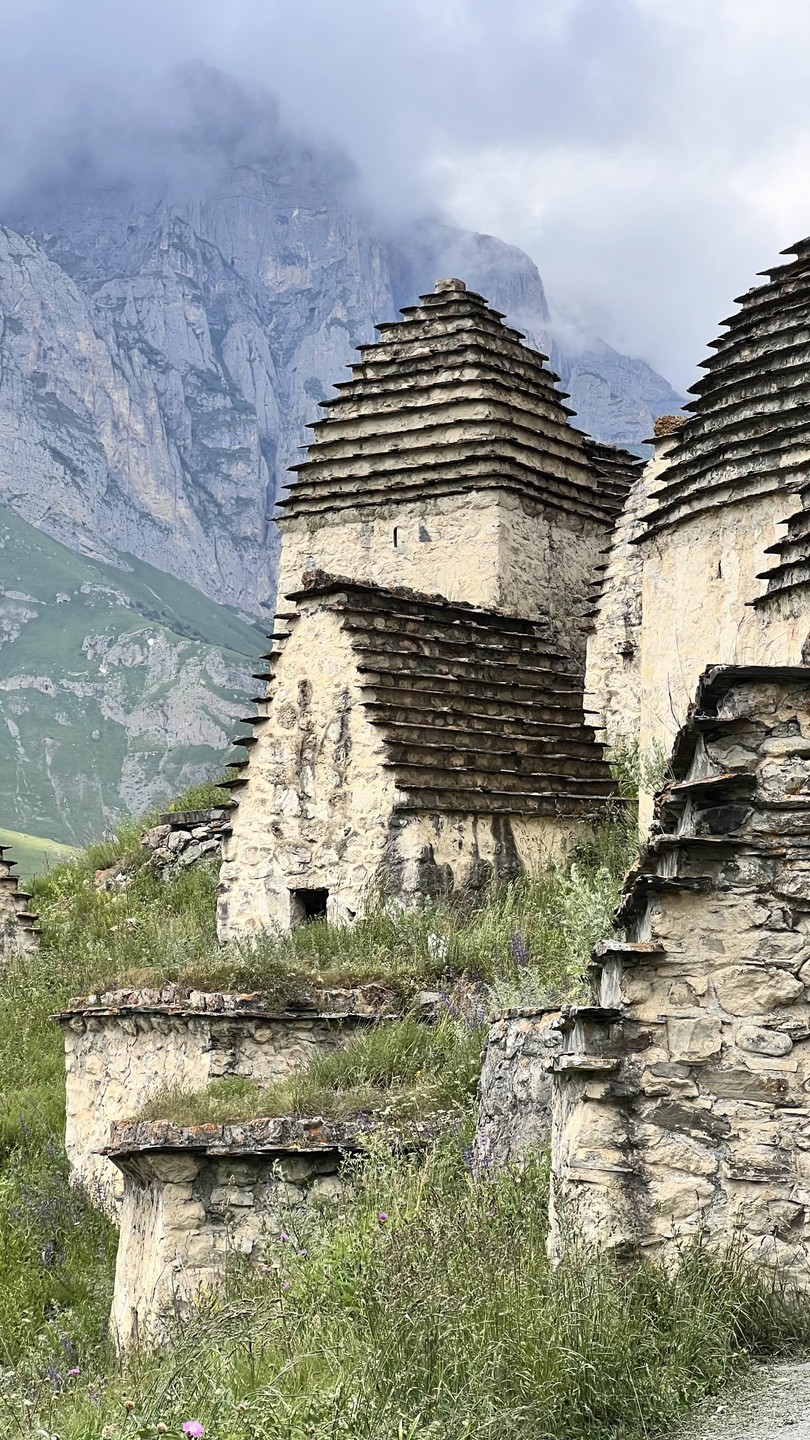 Отличная экскурсия. Были минигруппой, семейно, три человека, три поколения девочек, наши предки из Осетии. Мы узнали