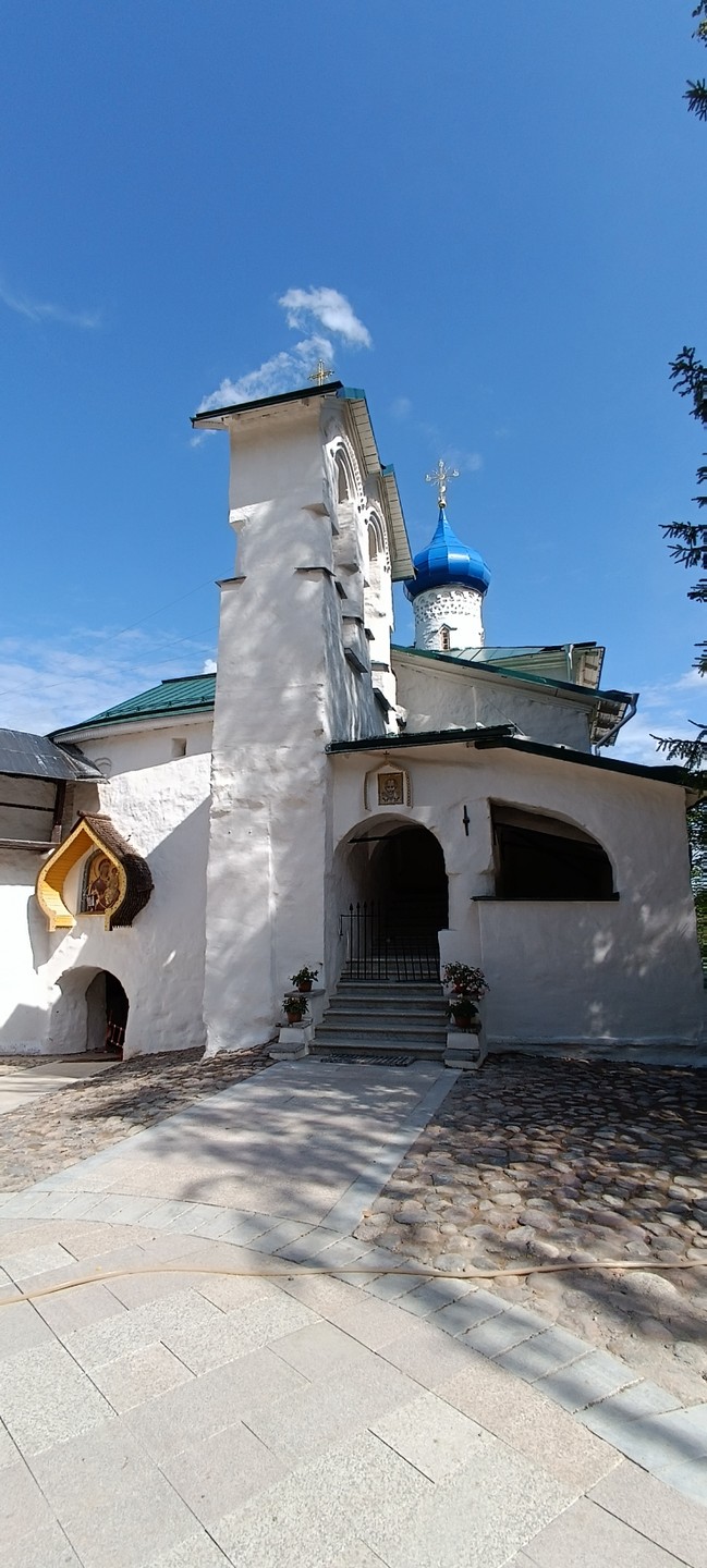 Русь стародавняя: Изборск и Псково-Печерский монастырь (Лидия)