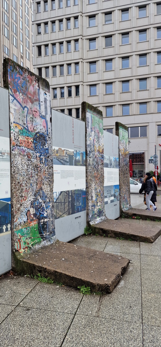 По обе стороны баррикад: пешая прогулка по Берлину (Макс)