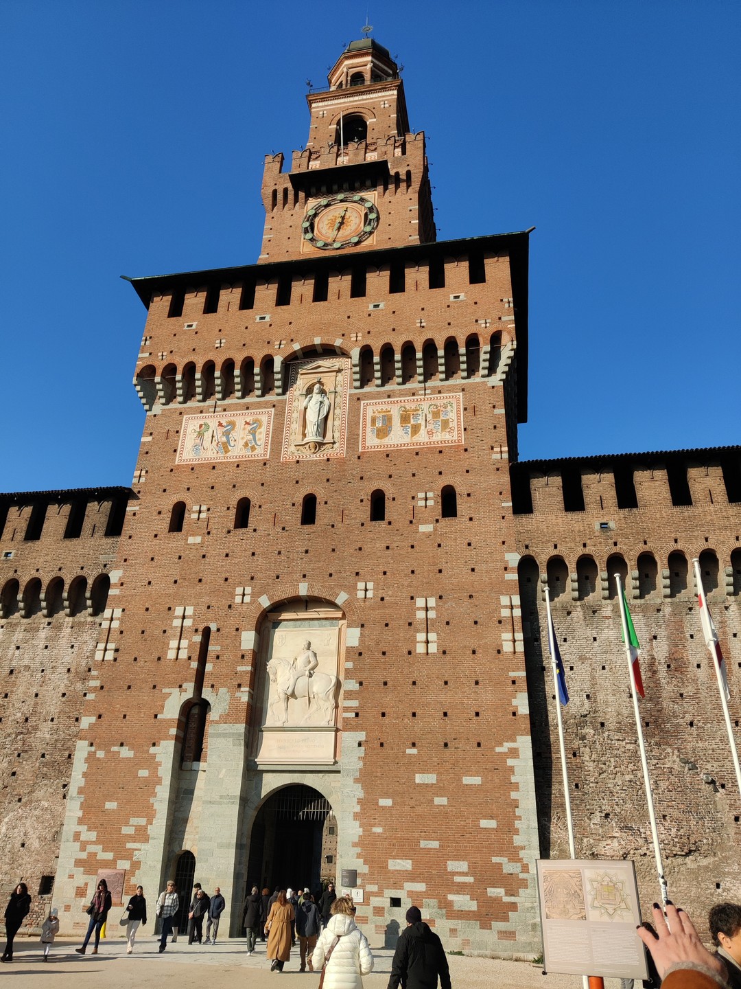 Были с семьёй на экскурсии по Милану с Оксаной. Остались очень довольны… самостоятельно никогда бы не