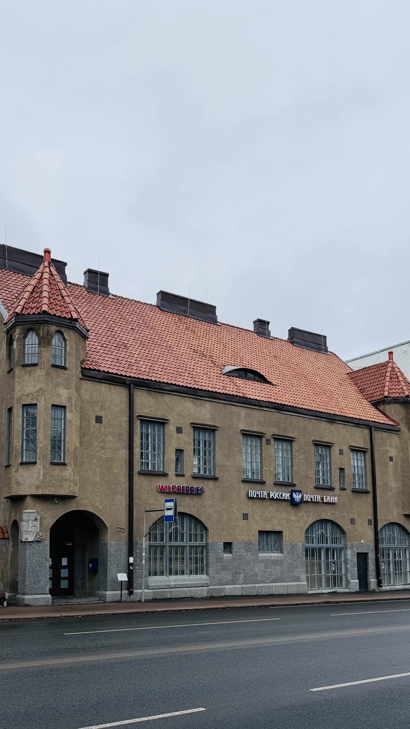 Светлана - великолепный экскурсовод. А мне есть, с чем сравнить. Она очень тактична и в рассказе