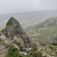 Фото отзыва 3: экскурсия "Агатовые горы Хызы, грязевые вулканы, розовое озеро и скала Бешбармаг"