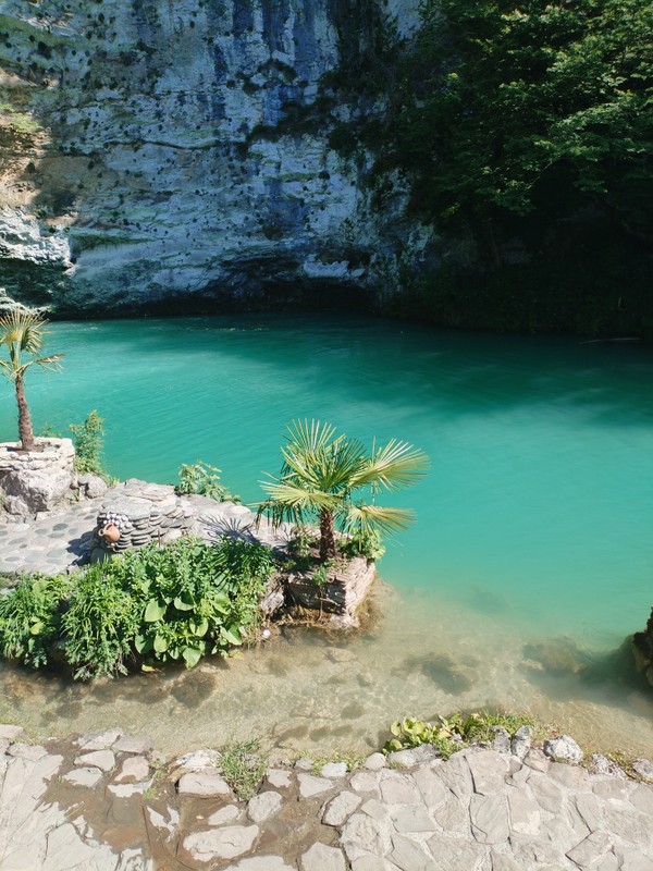 Виды Где горы отражаются в воде: из Адлера — на озеро Рица