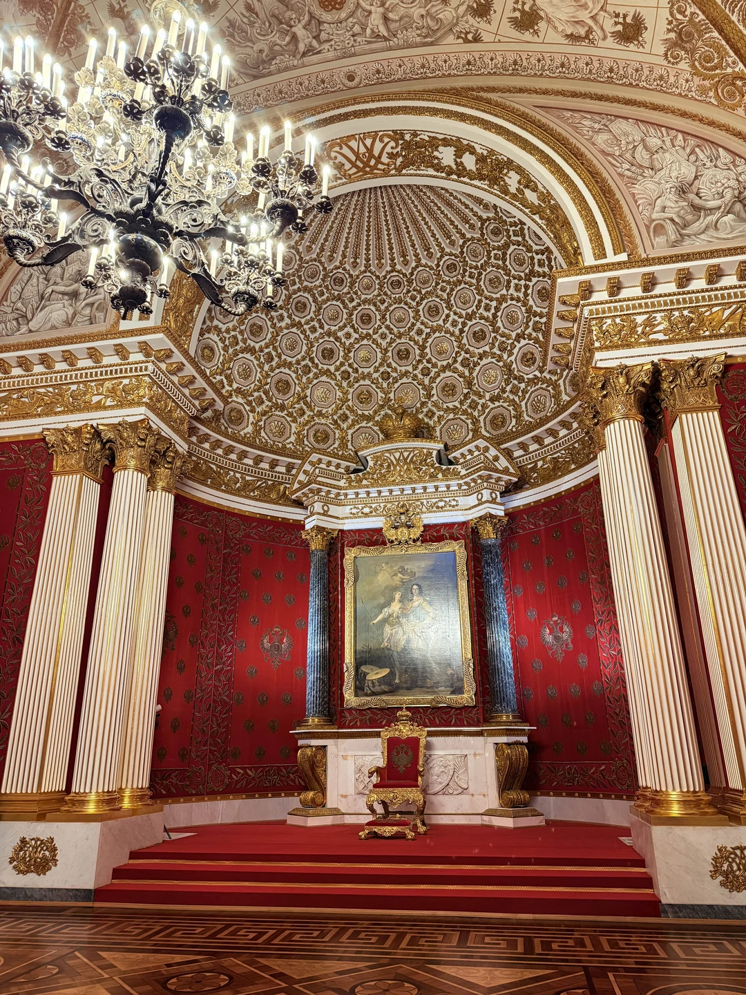 Экскурсовод Виктор просто потрясающий, заинтересовал всех) очень интересный материал, видно, что человек погружен на 100%! Историк