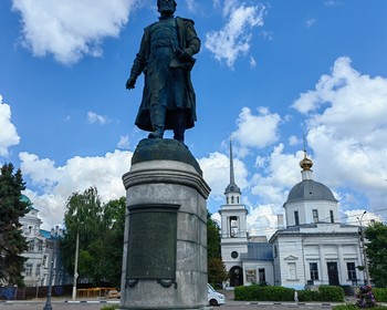 Старый город, центр и набережная, Путевой дворец